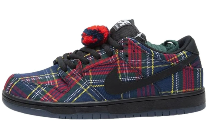 Nike SB x Nardwuar Dunk Low 'Tartan' Skate Shoe (II1493-600)